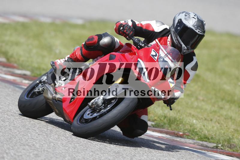 Archiv-2025/09 22.04.2025 Cornu Master School ADR/rot-rouge/27